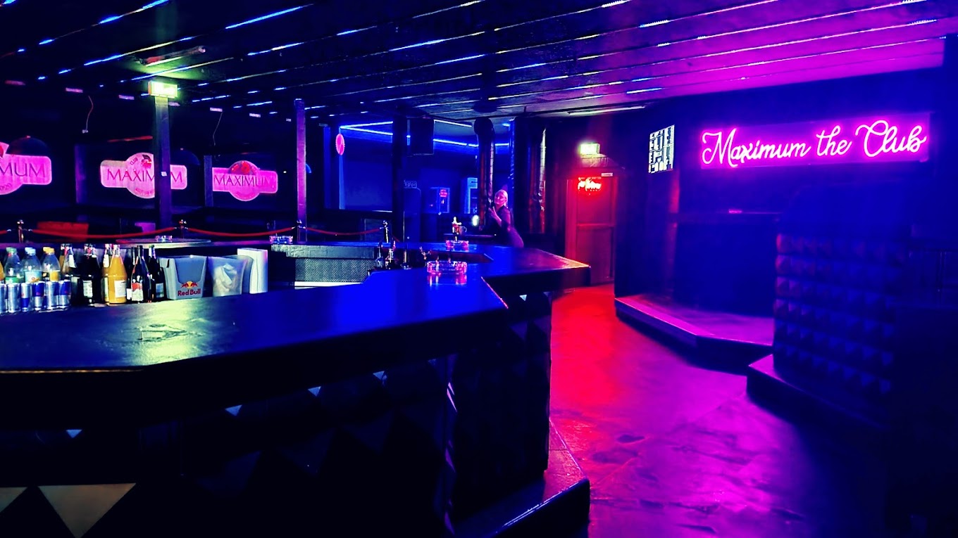 Bar im Maximum