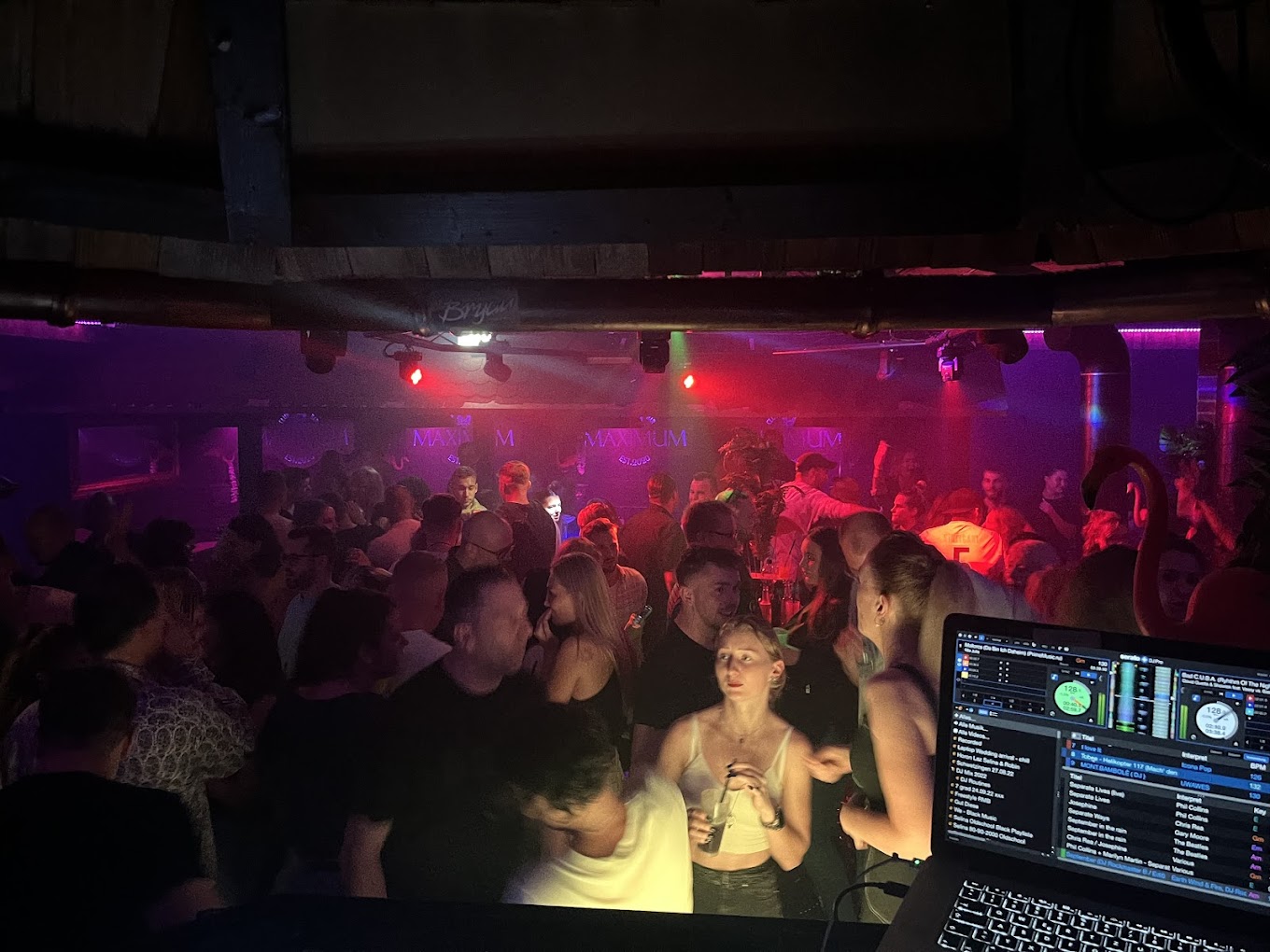 Crowd im Maximum